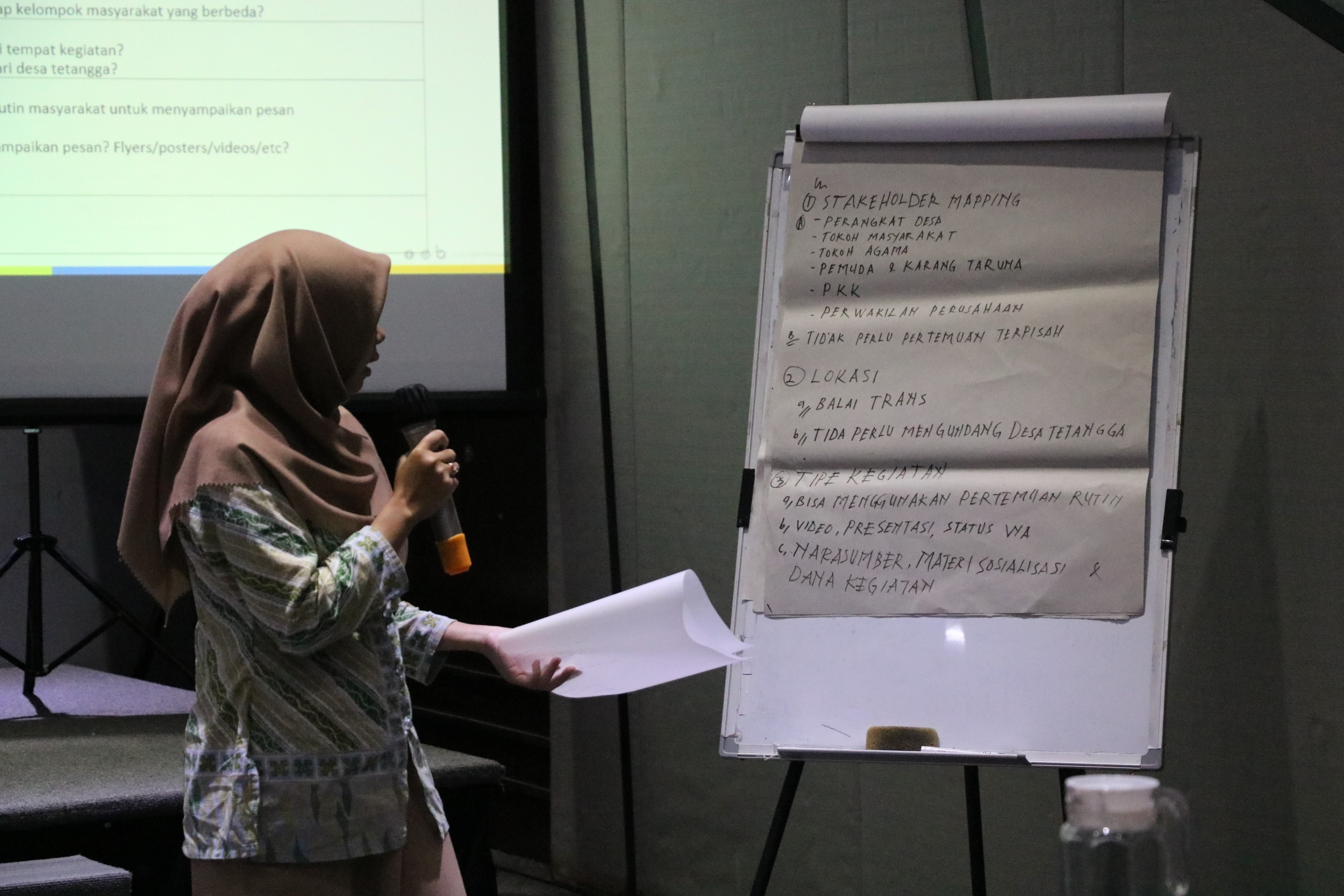 A peat ranger presents her deployment plan. Photo credit: M. Farhan Hersinanda for People for Peat